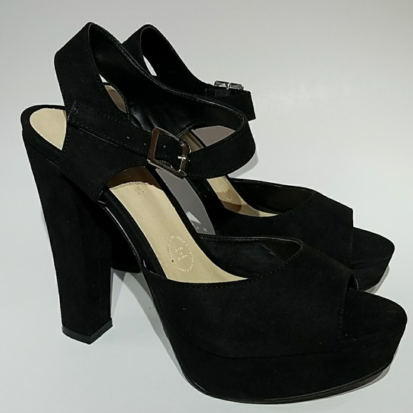 Heels - Picture 2 of 3